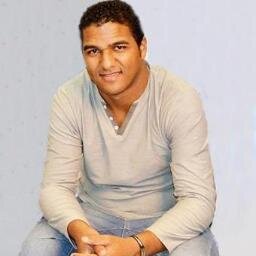 Cristão,Musico,Adorador e baixista de Lucas Zanholo e banda Kadsong !!! Feliz!!