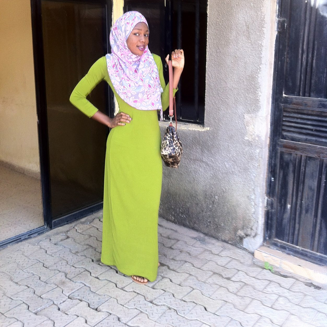 A peace luvin n easy goin gal. Luv pple arnd me n enjoy d company of honest n distinguish ladies n gentlemen!! Instagram ; haleemxy
