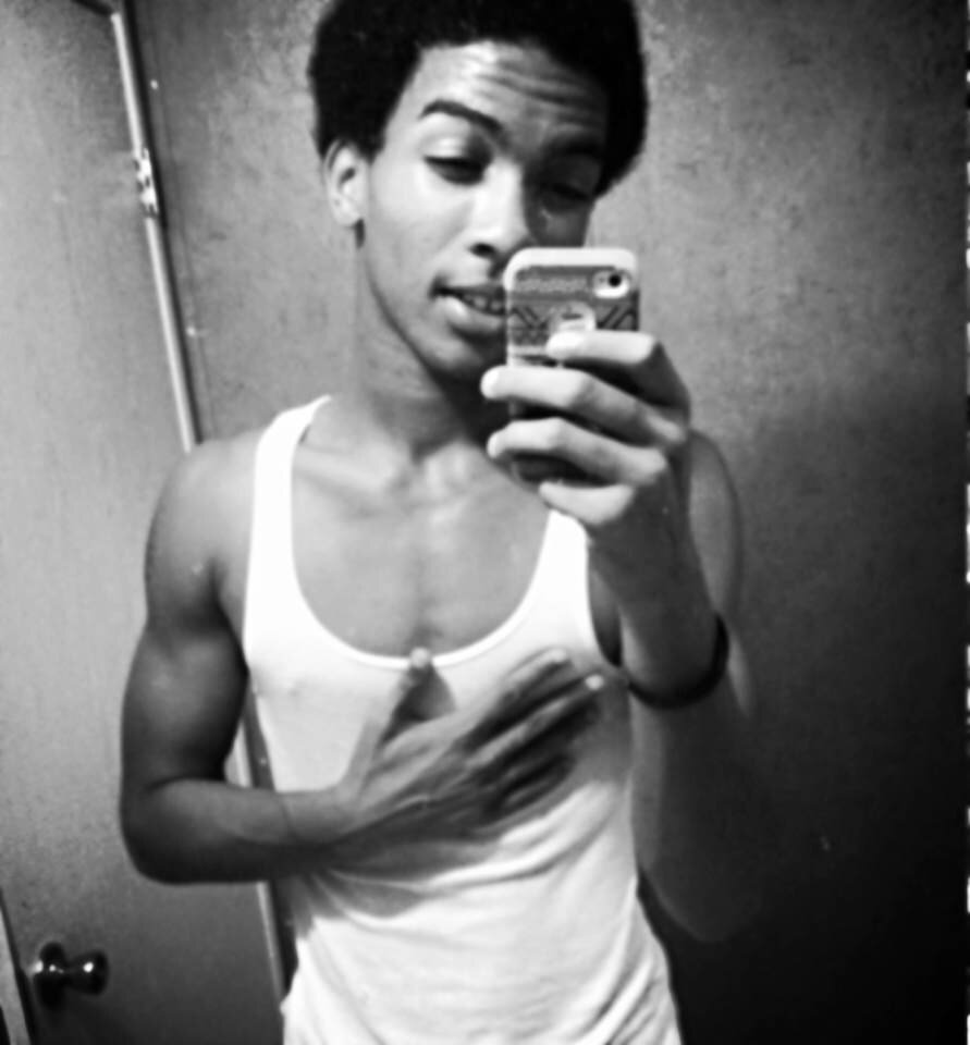 Just another #FIELD nigga tryin to make it in life .. Get @ me tho