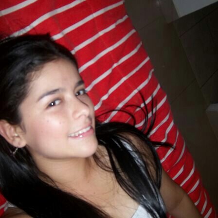 Alegre  super risueÑa!! Siempre sacando sonrisas  de las cosas buenas o malas q me pasan!!y lo principal AMOR y muchisima FE en ti mi DIOS!!