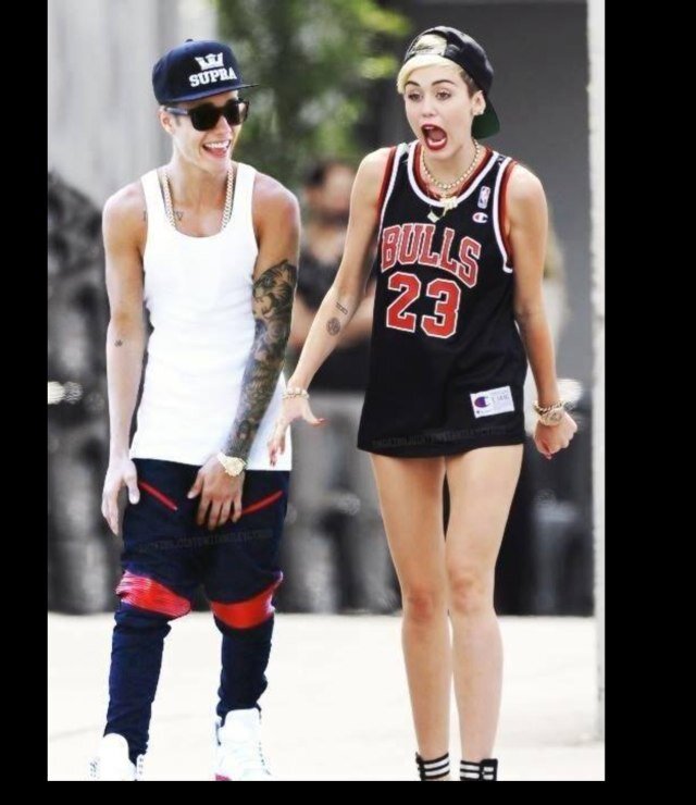 @justinbieber please follow me i love u so much 
             FOLLOW ME AND I FOLLOW BACK :)