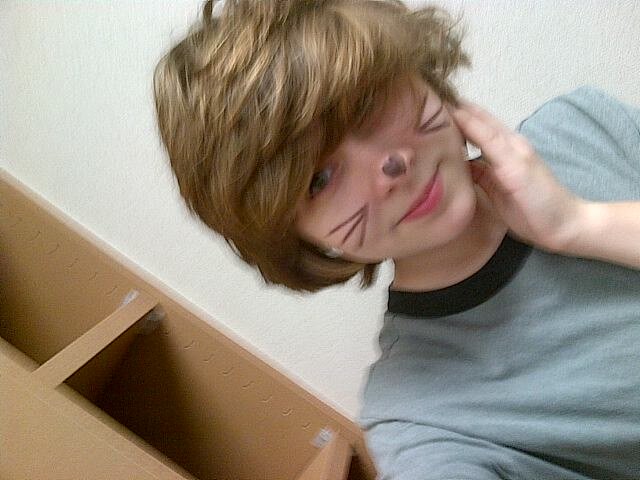 I love music,I'm shy,I'm pansexual,I'm taken,I'm a female,14,I love pictures.check out my tumblurrrr C: ☺♬☀☂✗
