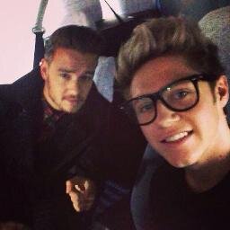 weyyheyniall is back, follow her @weyyheyniall she follows back x thank you!