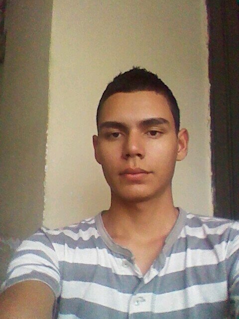 leovelez1's profile picture. 