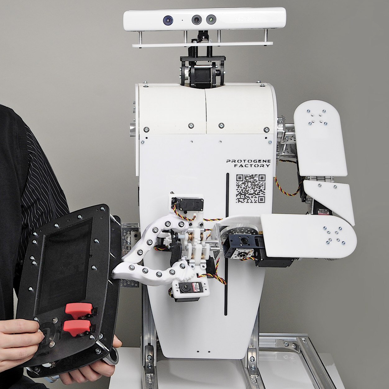 Protogene Factory is a team of makers based in Berlin. Our specialities are the Robotic and the Green-Tech