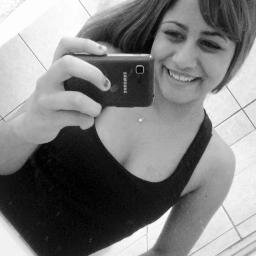Sou ciumenta, boba, insegura, romântica, chorona, mandona, orgulhosa, irônica, sonhadora, exagerada e dramática. Gostou? Follow-me. *o*