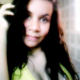 Aos poucos a vida vai te mostrando, por quem você deve lutar e de quem você deve desistir.