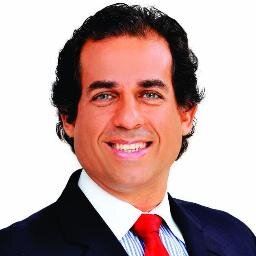 Ricardo Machado é o atual prefeito da cidade de Santo Amaro/ Bahia. Primeiro prefeito reeleito seguidamente da história do município, em seu segundo mandato.