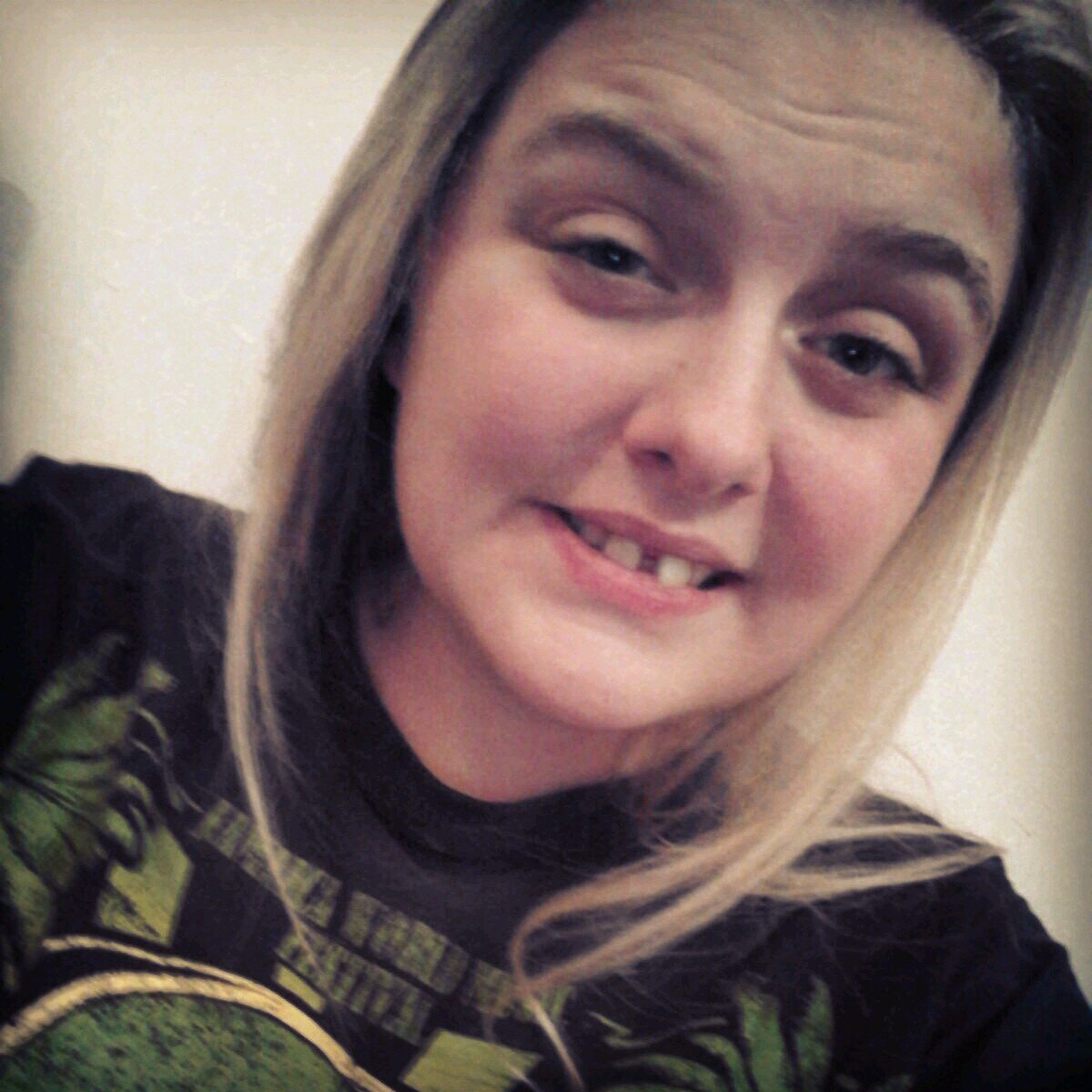 Im Tierra . :) ! Follow Mee. I Follow Back . ,