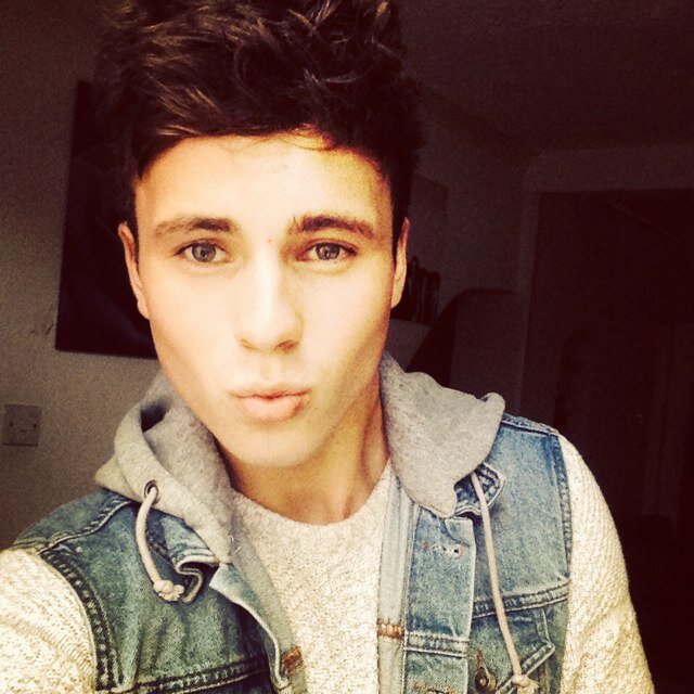 Aspiring footballer, Burton Albion FC. Follow me bitches!