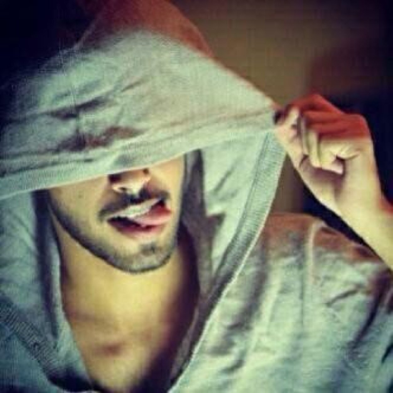 Instagram kik keek skype :- 7moodalhabtoor