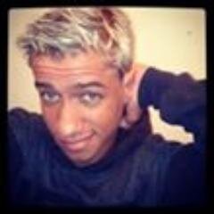 cantor & compositor , músicas : ''vem desfrutar da ostentação'' ''vem com nois que tem''   / m.a da @karoltorresi_ , duvidas? Follow