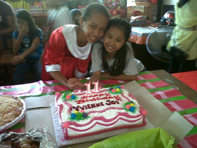11 years old girl ;I'm not directioner but I love their songs;ialso love the songs of abs-cbn; love to hear the voice of dj cha-cha of MOR