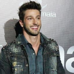 Fã Clube dedicado ao Melhor ao mais lindo Cantor Sertanejo @RobertoMaiaReal
 Amoo d+ ♫  
1° Fc da Bahia / Since 02/03/13
Seguido pelo Ro 02/03/13  :)