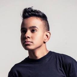 Vivo os meus dias como se fossem os ultimos, pois aprendi que o hoje nunca mais voltara, e o amanha talvez não exista, tudo o que eu tenho é o agora!
