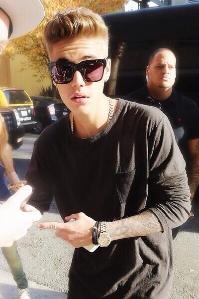 I'm a girl. Ill follow any belieber in the world. I also rt and follow back. I also give shoutouts :) #beliebers