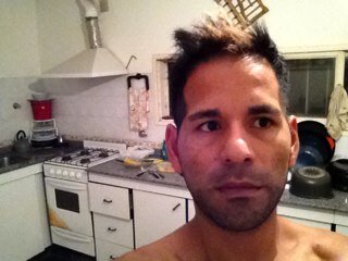 Peluquero€,,,,diseñador,,estilo inovador y creativo gay,,,,