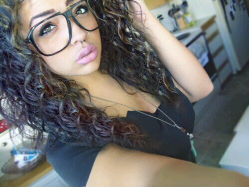 Kiona es the name. Kik:kionaxo | Cam es my fag :p but I love him doe.