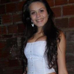 ' se quiser seguir em frente não olhe para trás o melhor momento é você quem faz (♪') .