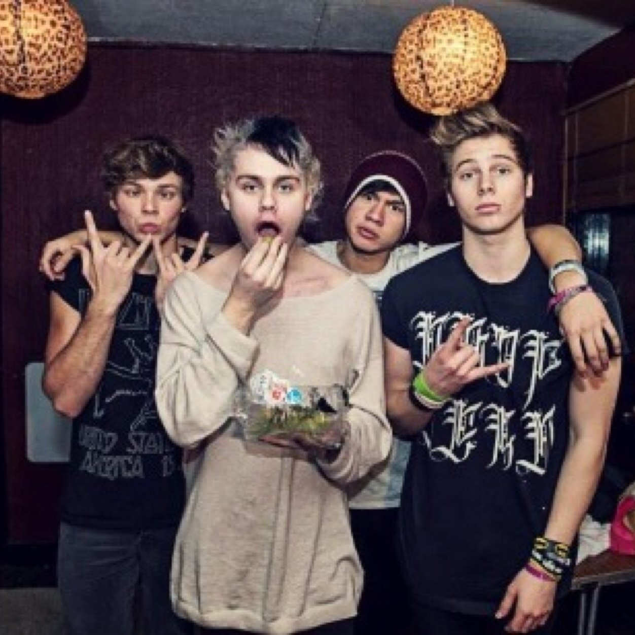 5S0S______'s profile picture. lol sorry now plz follow @harrymyniqqa babe! (Ask for fb)