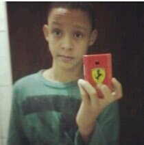 ''Vocês riem de mim por eu ser diferente,e eu rio de vocês por serem todos iguais..''