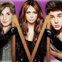 RenathynhaLaLa's profile picture. I'am Directioner,Lovatic,Belieber and Smiler