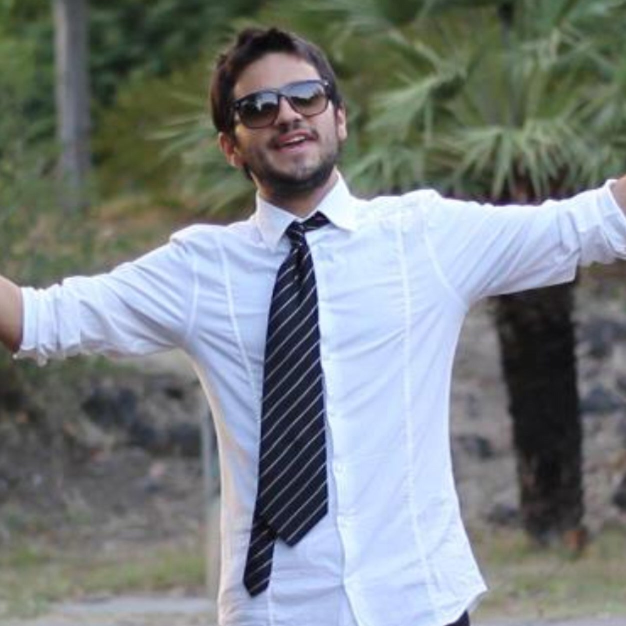Mi chiamo Domenico Privitera......altro nn vi dico.. e non vi twitto!.!