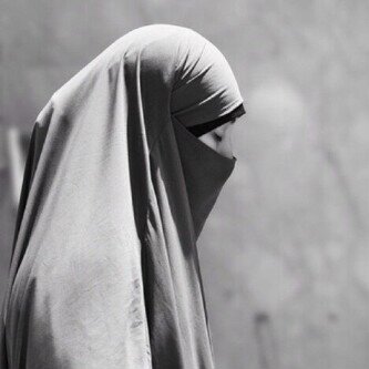 لقد لبسنا قشرة الحضارة والروحُ جاهليّة.