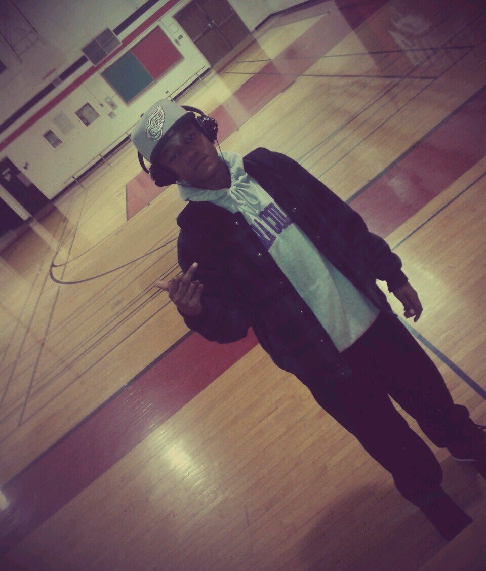 Ahhh it's your boy Jouvy follow up. | 5'9| PG | BallisLife | I'm just a niggah from the ghetto now I'm in the game and I'm ballin' like I'm melo - Lil Snupe
