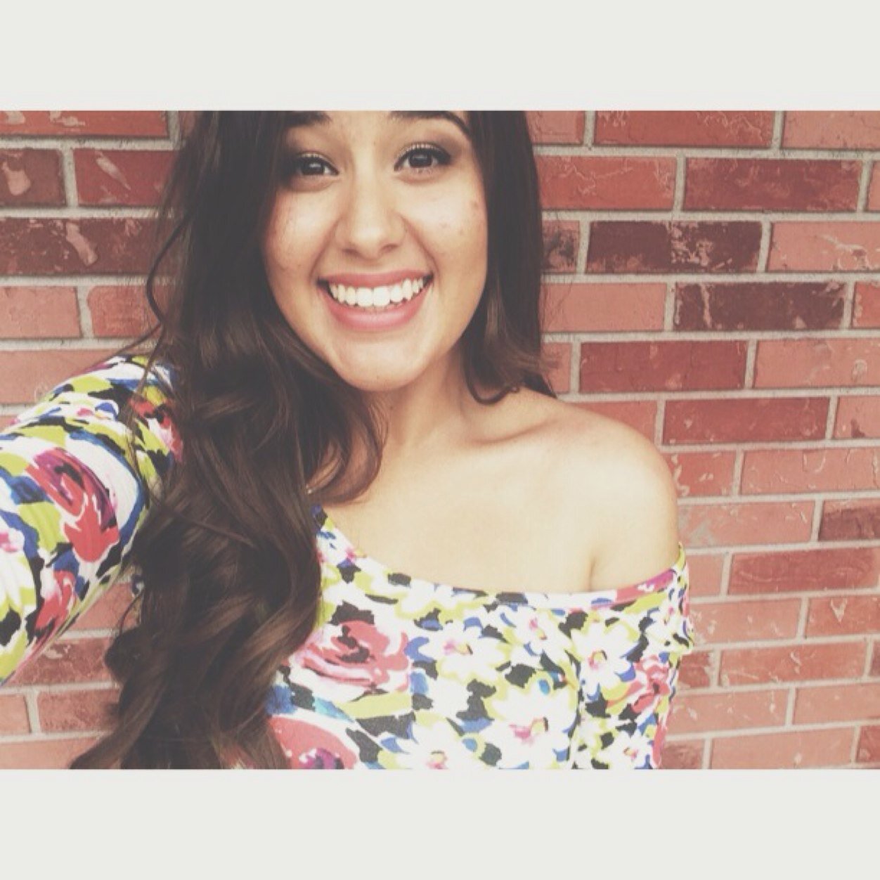 Just a regular girl living through the perks of life who somtimes talks to a camera :)