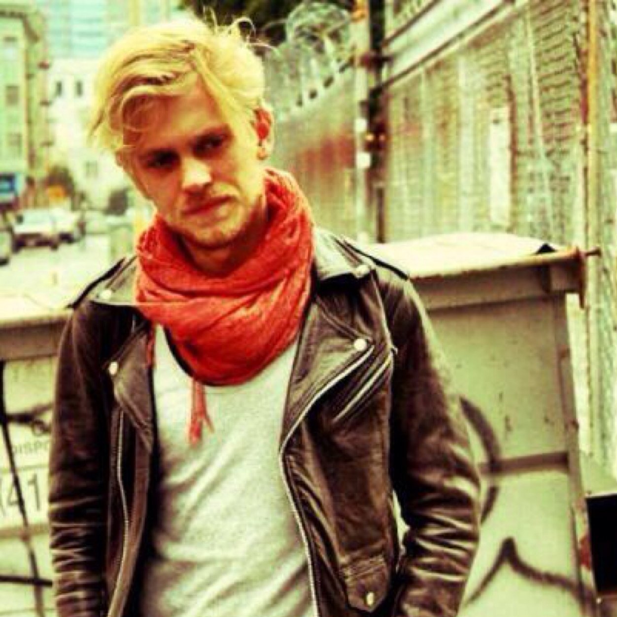 I frequent The Rabbit Hole, I play in a band there. Have sobered up, I still drink sometimes. [RP, 18+, Single] #OUAT