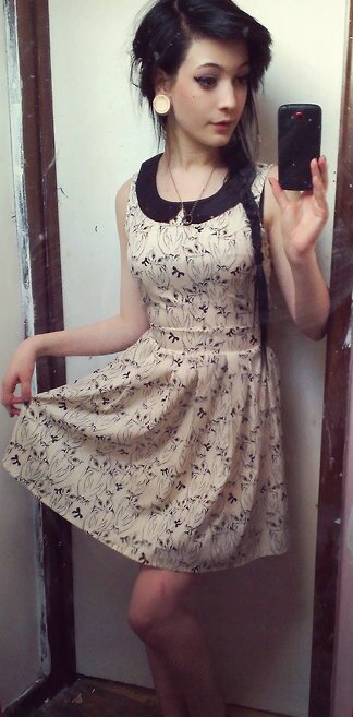 Xx_hi__'s profile picture. That awkward moment when you have 10+ tabs open and you can’t figure out which one the music is coming from.