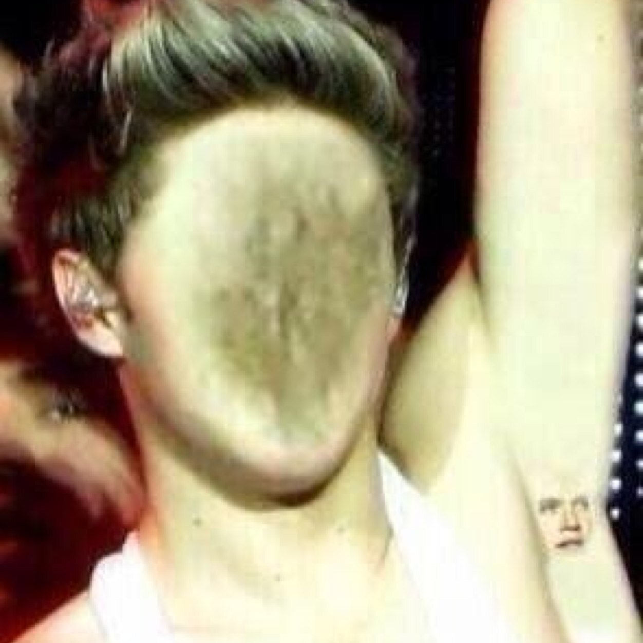 PLS FOLLOW MY ACC @zayns_westside AND RT THE 2 LINKS IN MY BIO, ILY XX