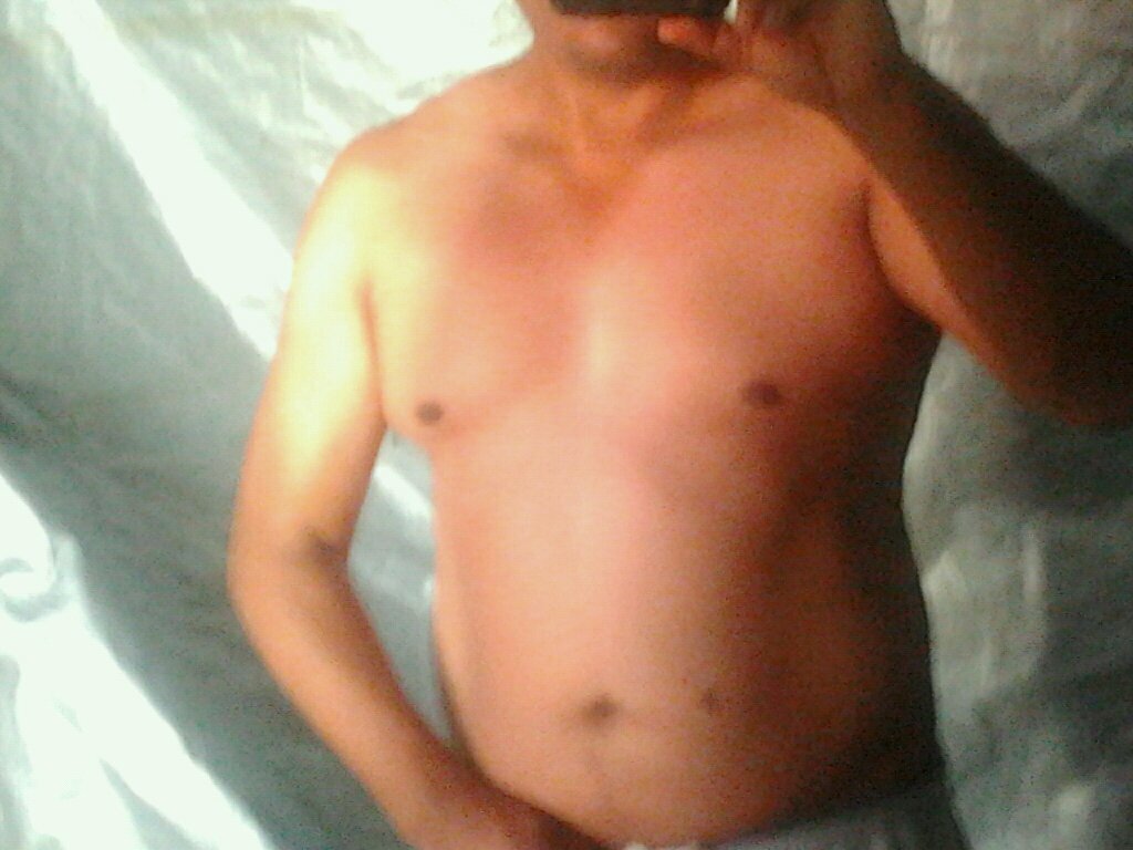 Hola soy soltero sin conpromiso buscando a una mujer alegre y muy cachonda para acer una linda pareja o lo que se pueda dar.Tanbien estoy a la orden a parejas.