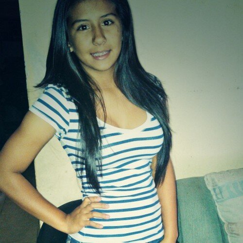 Delantera en el equipo De la Salle,bailarina de jazz,nadadora,guapa,amigable,sociable,etc♡.