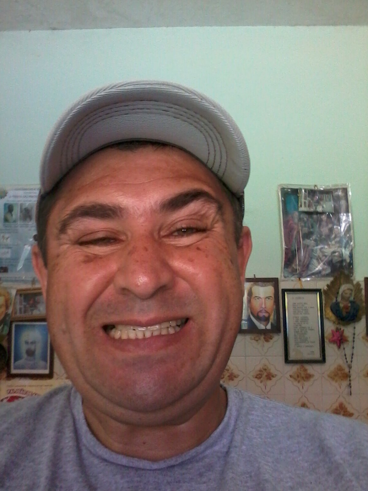 NÃO SINTO SAUDADES DE NINGUÉM SÓ SINTO SAUDADES DE SERES DE LUZ TIPO CHICO XAVIER EU GOSTO É PESSOAS ILUMINADAS NÃO SOU GANANCIOSO AMO DEUS EM PRIMEIRO LUGAR