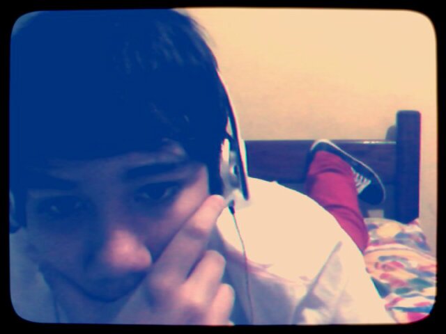 13 años, Dboy, Bboy, me gusta el Pop, Rock, Metal, etc, toco guitarra electrica y acustica, me gusta el baseball y basket, canto y soltero.