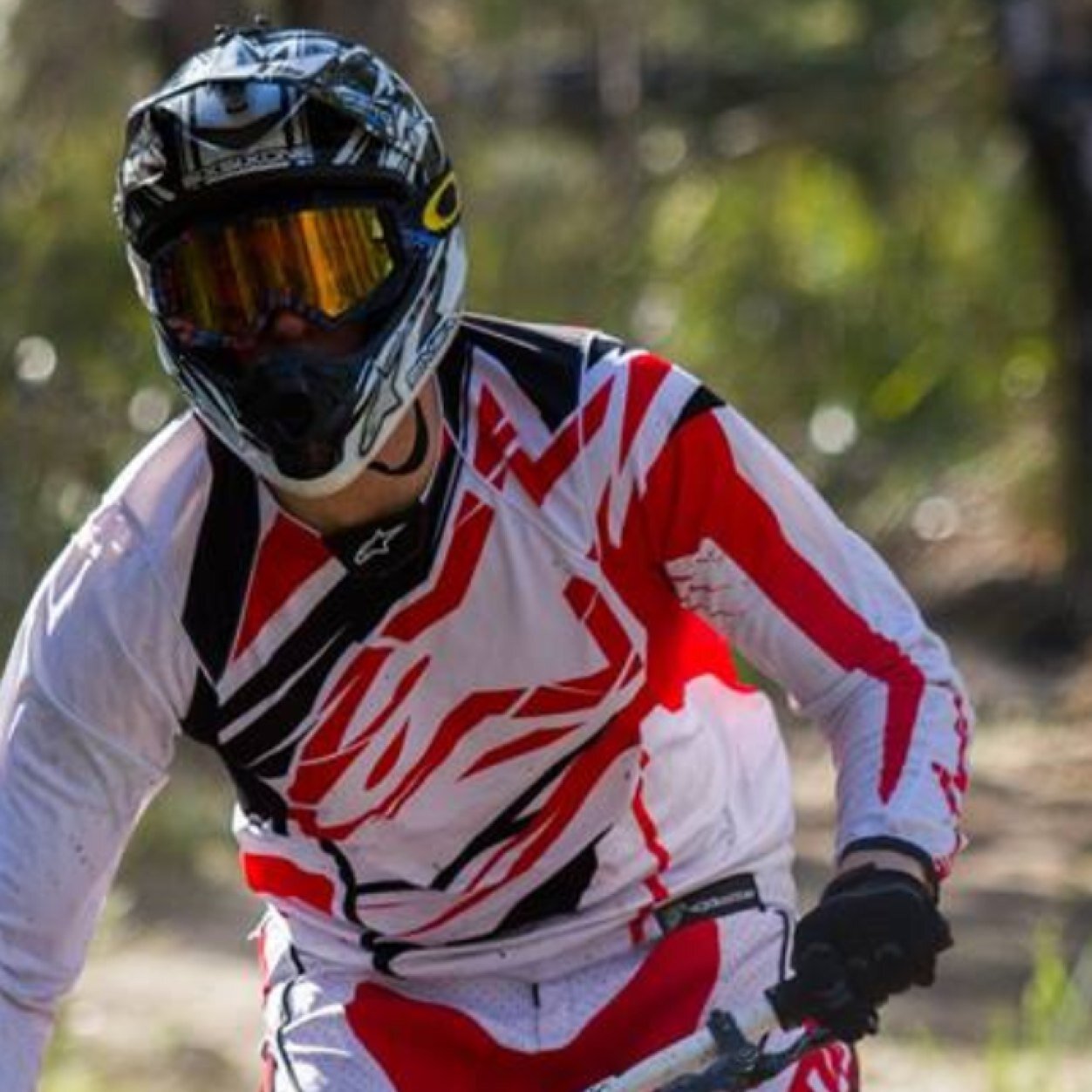 Jack of all trades, master of none. CrossFit, Running, Downhill MTB, Follower of Tech/IT