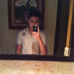 A veces sólo estrello mi cabeza contra el teclado y los tuits aparecen.