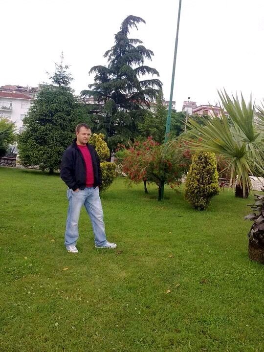 bhdgjjhffv's profile picture. 