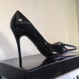 Online shoe store bringing you up to date, fashionable shoes for all the family. Delivering throughout the UK. Paypal compatible.