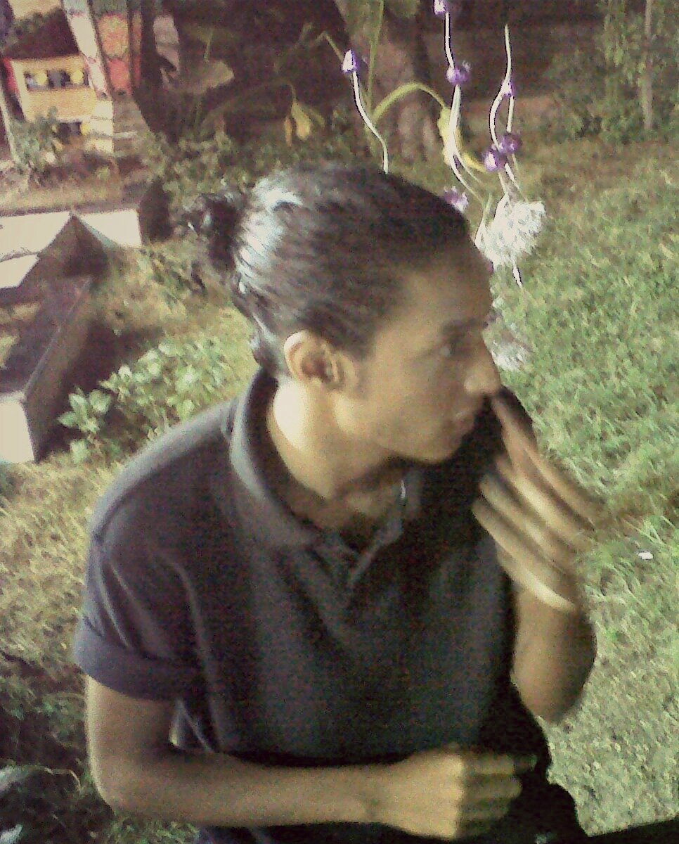 I'm EgypTian ,Cairo, 3agoza 
I stay nw in Baku ,Azrbaijian 
I Love Football and am football player 
#Uao7 3 Terka 22