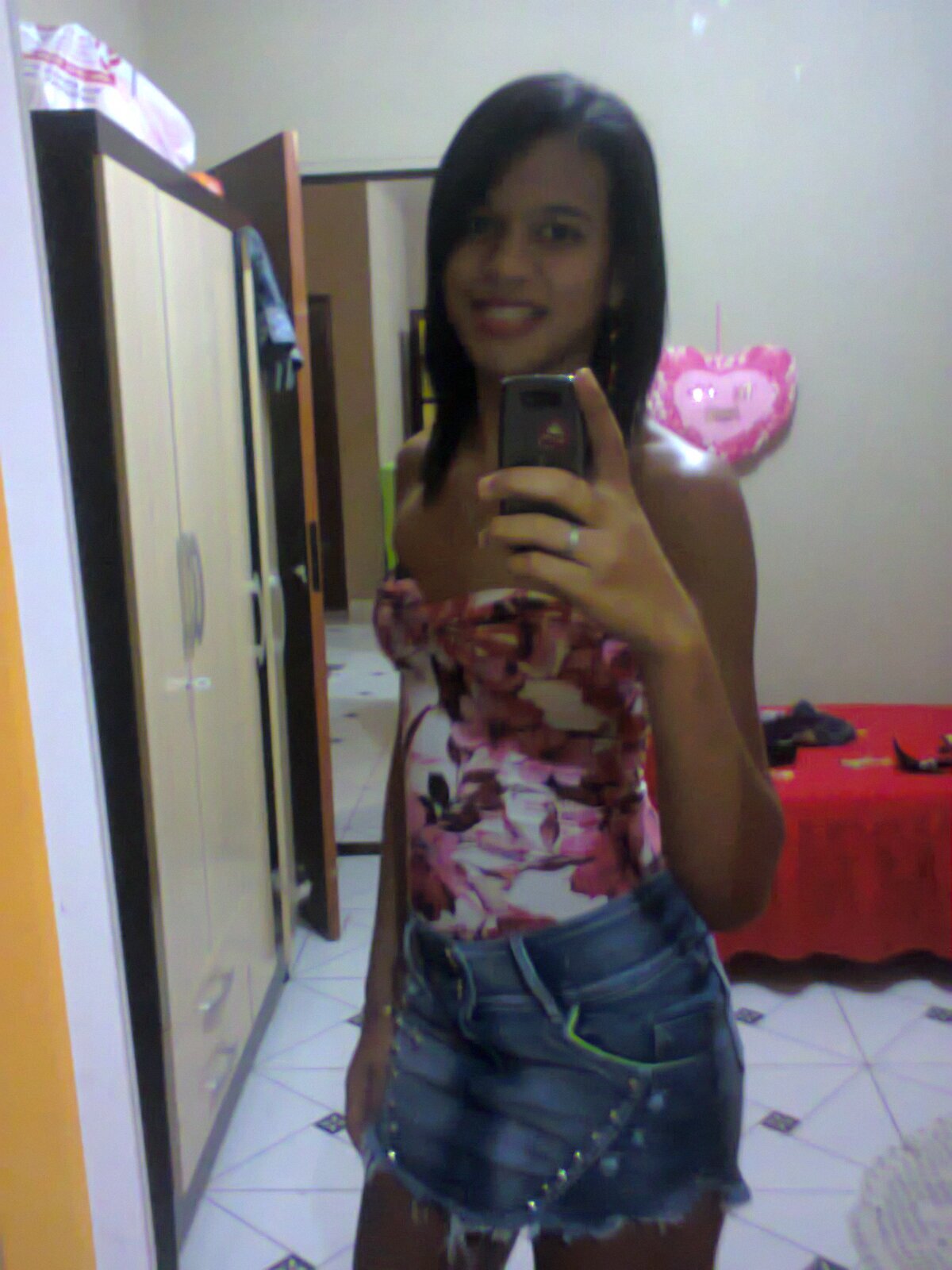 Irônico é você ir dormir para fugir da saudade, e você sonha com a pessoa..

(: