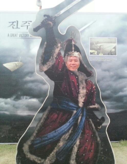 아름다운 산하, 정의로운 정부, 따뜻한 사회에서 오천년의 문화를 누리며, 행복한 국민으로 통일된 조국에서 살고 싶어라! 자신의 안위를 내려놓고 오직 민을 위해 미래의 조국을 위하신 세종대왕,성웅이순신,대통령박정희를 가슴으로 존경합니다!