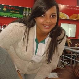 Universitária 20 anos, brasiliense e gente do bem, capricorniana nata, tem o gênio forte.Sonhadora mãe de um lindo cachorrinho chamado Shao May.