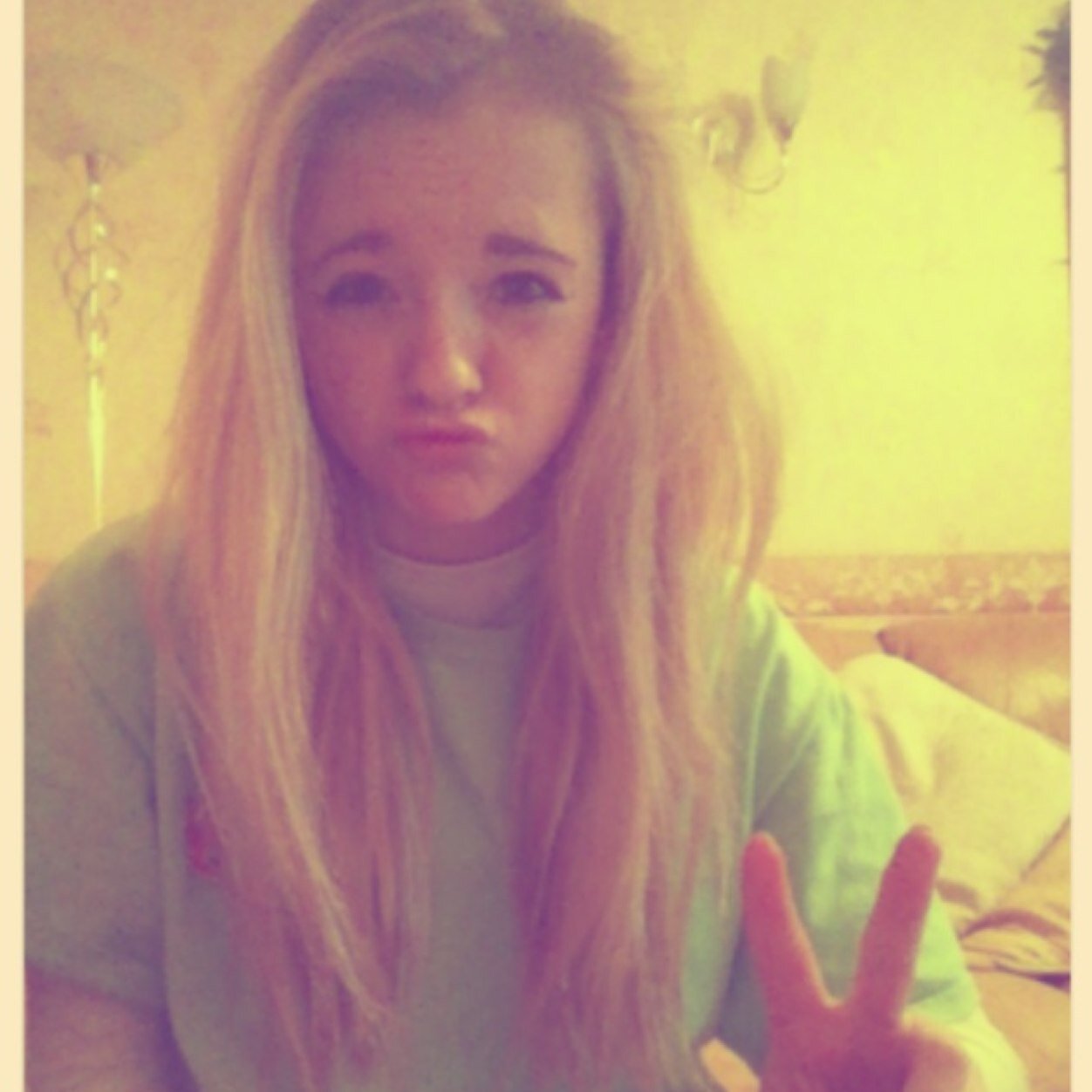 im British/American.   don't follow to unfollow. (Kik)sassiehamilton234 (snapchat)sassie00