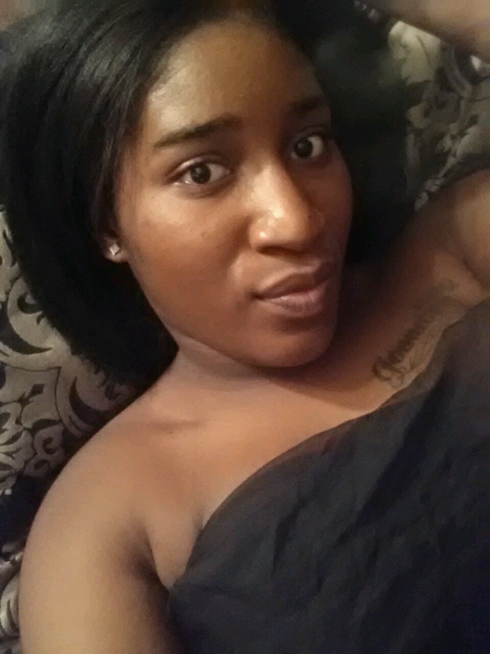 _shesoinfamous's profile picture. Ig: _shesoinfamous. BOSS! $f affiliated;; and the very PROUD wife of a U.S. soldier❤❤.