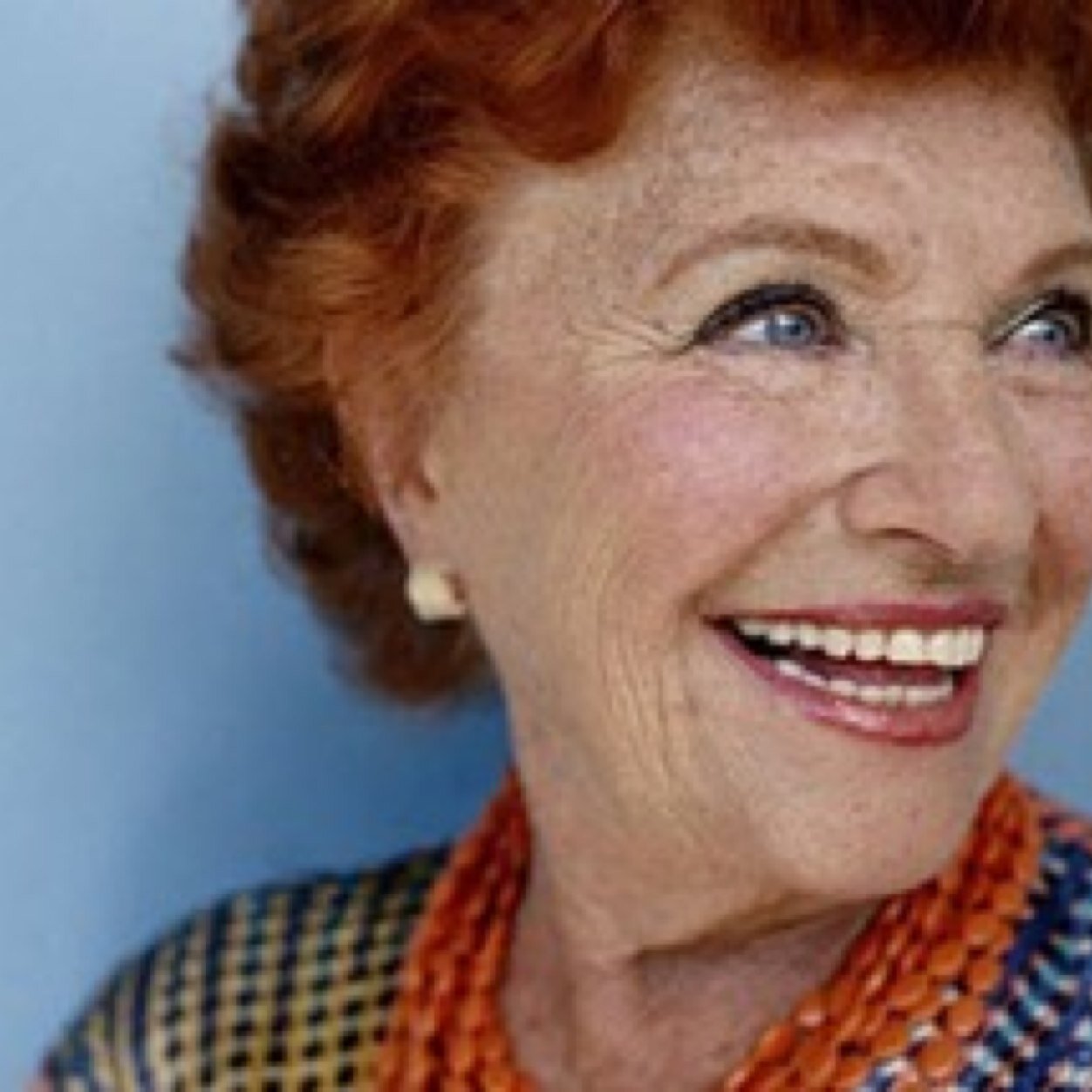 Linda, Ryca, 93 anos, Psicanalista dos jovens, Humorista e Animadora de velório! Representante Je-qui-tchi!