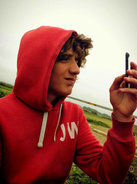 Aiden_98's profile picture. Designed in china: made in united kingdom:     follow for a follow