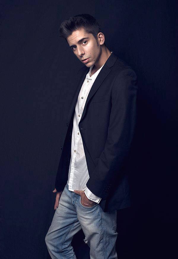Actor de 21 años. Formación Cristina rota y central de cine. Feliz por toda una emocionante larga carrera  por delante. Siguemé en mi aventura.